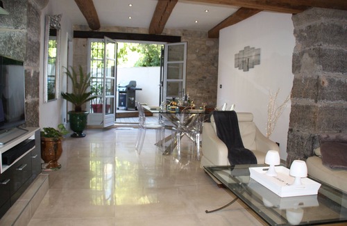Les Matelles Cottage | "Pietra Viva "Luxury stone house Montpellier Pic-Saint-Loup, sauna and spa.