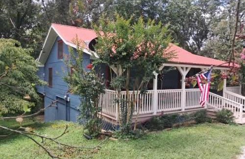 Crossville House | Pigeon Ridge Cabin Cumberland State Park 2B 2B