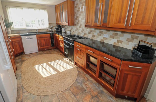 St Ishmaels Cottage | PIGLET COTTAGE, pet friendly, with hot tub in Milford Haven