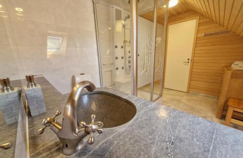 Kuressaare House | Piibelehe Guest Accommodation