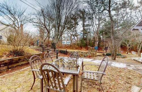 Cedar Bushes House | Pilgrim Paradise
