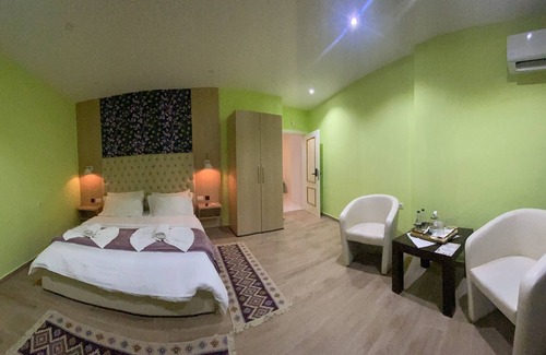 Lushnje Hotel | Pilo Lala Hotel