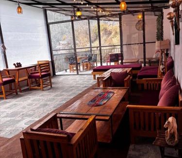 Ghiyagi Hotel | Pinaka Cottages & Cafe