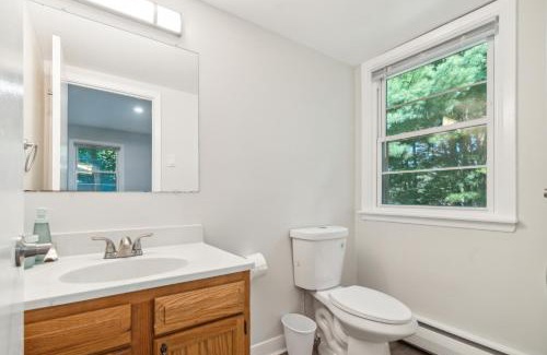 Newark Apartment | Pine Brook 808 I Your Newark Retreat I Pool & Gym