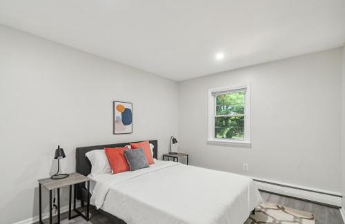 Newark Apartment | Pine Brook 808 I Your Newark Retreat I Pool & Gym