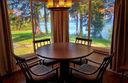 Sodus House | Pine Cottage Lakefront Hot Tub Fire Pit