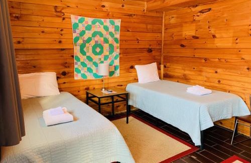 Barton Hotel | Pine Crest Motel & Cabins