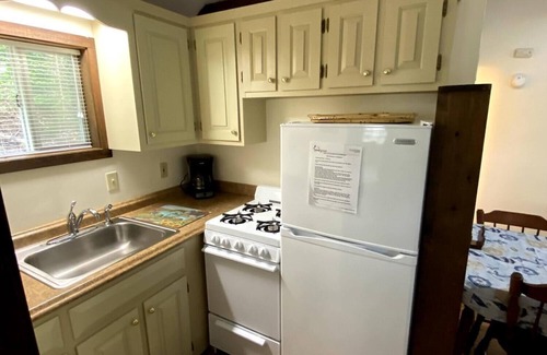 Lincolnville Cabin | Pine Grove Cottages: Cottage 9 - Pet Friendly
