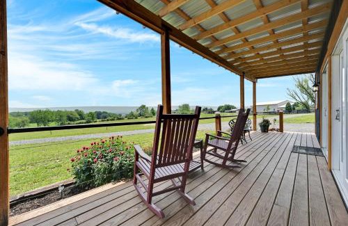 Pine Grove Apartment | Pine Grove Scenic View Unforgettable Love Getaway