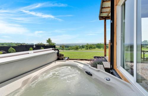 Pine Grove Apartment | Pine Grove Scenic View Unforgettable Love Getaway