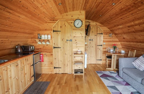 Llanddeusant Cottage | PINE LODGE, romantic, character holiday cottage in Llandovery