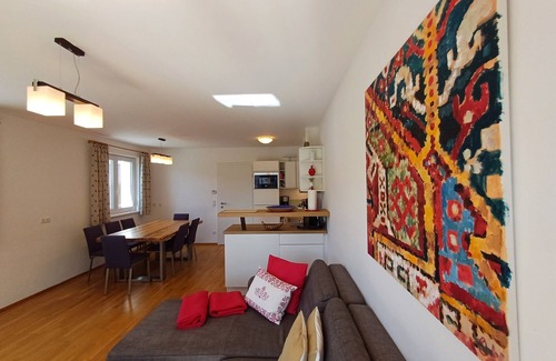 Schuttdorf Apartment | Pine Residence