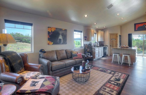 Bayfield Cabin | Pine River Retreat | Cabin on the Pine River, Fishing, Privacy, AC, Near Town