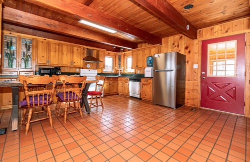 Minden Hills Cottage | Pine Springs Retreat + Hot Tub & Sauna Lake Kushog