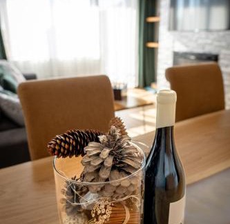 Pamporovo Apartment | Pine & Wine Bathtub Apartment