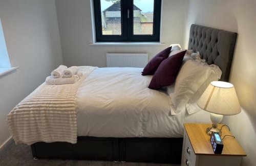 Stoke Ash House | Pineapple Cottage