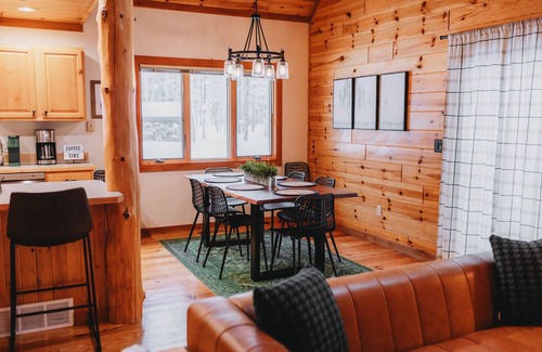 Michaywe House | PineHaus - Game Room, Fireplace, Private Sauna