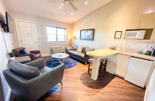 St. Clair Hotel | Pinemark Inn & Suites