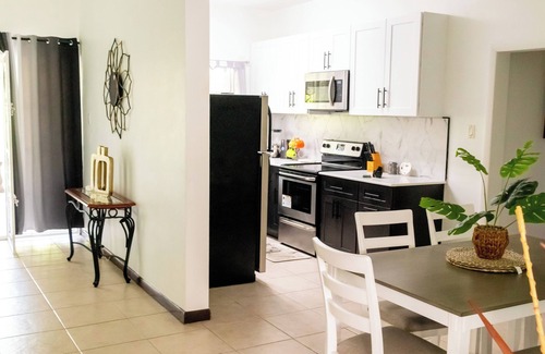 West Gate Hills Apartment | PINES VACATION RENTALS- EXCELLENT LOCATION, MINUTES FROM EVERYTHING.