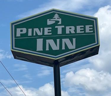 Parsons Hotel | Pinetree Inn
