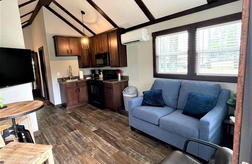 Gadsden Cottage | Pinewood Cottage at River Rocks Landing
