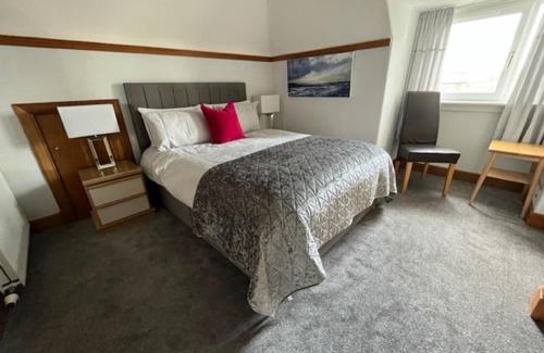 Leuchars House | Pinewood Country House