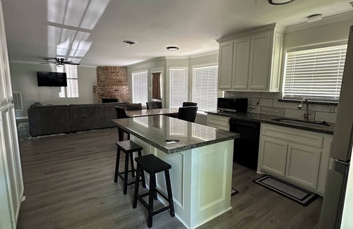 Spring House | Pinewoods Hideaway – Quiet Comfort Near It All