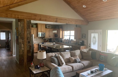 Broaddus House | Piney Paradise - Lake Front on Sam Rayburn