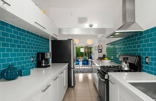 Palm Springs House | Pink Door Guest House - Fabulous Poolside Bar!