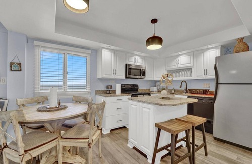 Sunnyside Condo | Pinnacle Port Penthouse - Beautiful 2 Bdrm