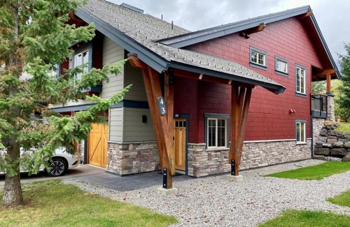 East Kootenay Ski Chalet | Pinnacle Ridge by StayIn
