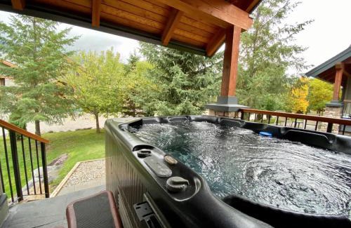 East Kootenay Ski Chalet | Pinnacle Ridge by StayIn