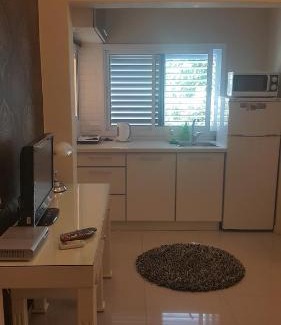 Petah Tikva Apartment | Pinsker Garden Apartment - Petah Tikva