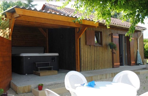 Saint-Avit-Senieur Ski Chalet | Pinson, Gîte with outdoor spa ideal for couples