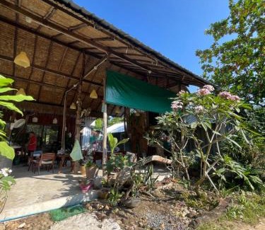 Khong Koi Beach House | Pipin Garden