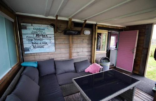 Breudijk Bed & Breakfast | Pipowagen/chalet de oude rijn