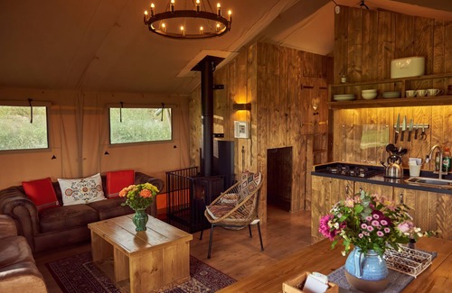 Glastonbury Cottage | PIPPIN LODGE, pet friendly, with open fire in Glastonbury