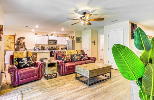 Pine Ridge House | Pirate Escape: Near Rainbow Springs State Park!