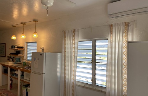 Contant Farms Apartment | Pirate's Cove STJ 🏴‍☠️15 minute walk to town and newly remodeled king 1 bdrm, AC🏝