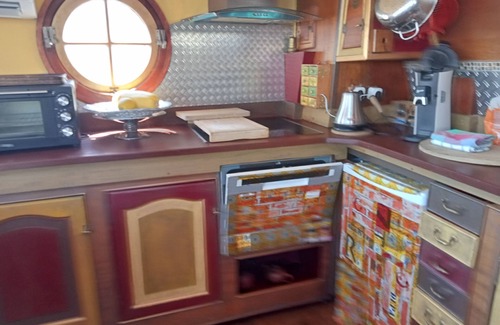 Gruissan Boat Rental | Pirate ship