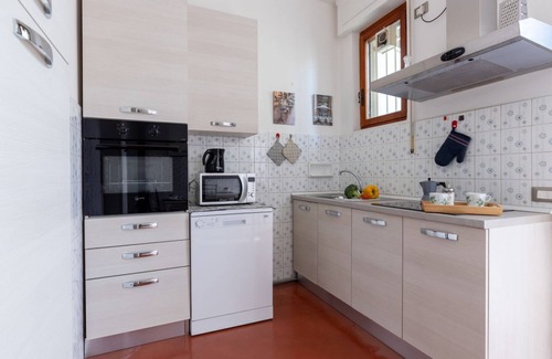 Pisa Apartment | Pisa Lovely and Quiet Flat with Balcony