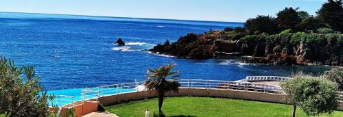 Le Trayas Apartment | Piscine chauffée à débordement Au Cap de L'Esterel ! Entre Théoule et Saint-Raphaël