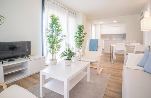 La Marina del Prat Vermell Apartment | Piso Moderno 4 Dormitorios con Piscina, , Gimnasio, Sala de Yoga y Parking