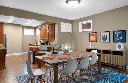 South Side Flats House | Pittsburgh Gem - 5BR - Downtown Deck View
