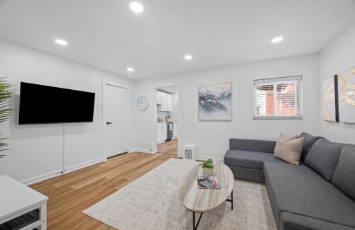 Millvale Apartment | Pittsburgh Millvale Modern and Cozy 1 Bedroom Apartment with Parking