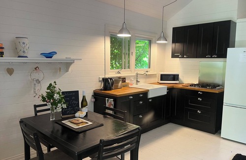Leura Cottage | Pixie Cottage Sth Leura-Self-Contained-Quiet-Easy level 10 mins stroll to Leura