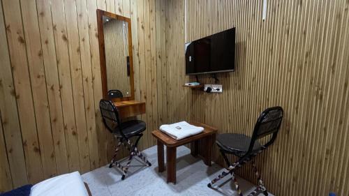 Dombivli East Hotel | Pks hotel shahanai
