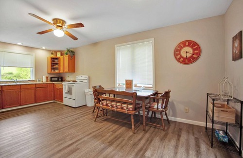Westfield House | Plank Road Retreat-Pet Friendly near Westfield
