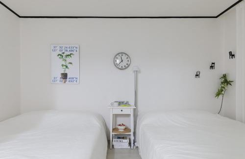 Cheongdam Apartment | Plant 302