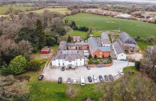 Mynydd Isa Cottage | Plas Bellin Cosy Cottage Kitchen & Bath Wi-Fi & TV Pet-Friendly